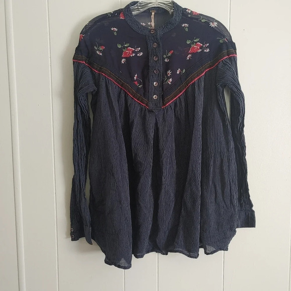 Free People Hearts & Colors Top Blouse Size XS Navy Blue - Picture 1 of 8